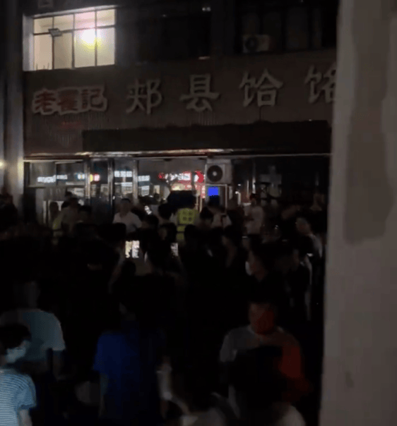 爱沙尼亚乙组联赛_郑州“续面事件”面馆关门爱沙尼亚乙组联赛,老板引争议后致歉!快评:切忌“过早站队”,更不该“按键伤人”