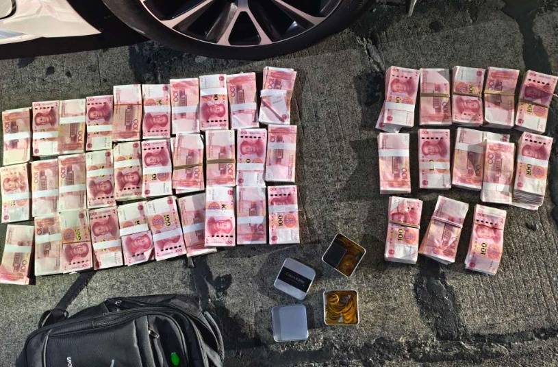 正网皇冠信用网_浙江一姑娘以奶茶为记号正网皇冠信用网,竟然在草丛里藏了11万现金!